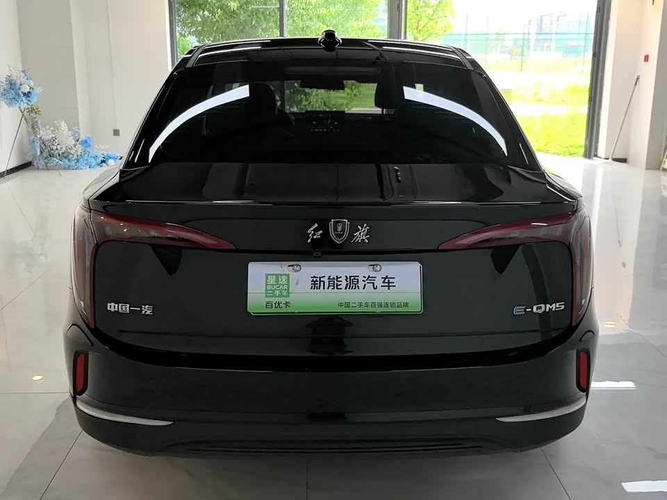 Hongqi E-QM5