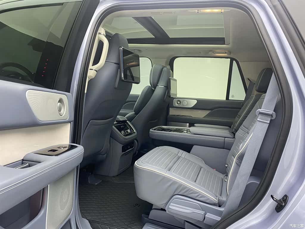 Lincoln Navigator, 2023 19