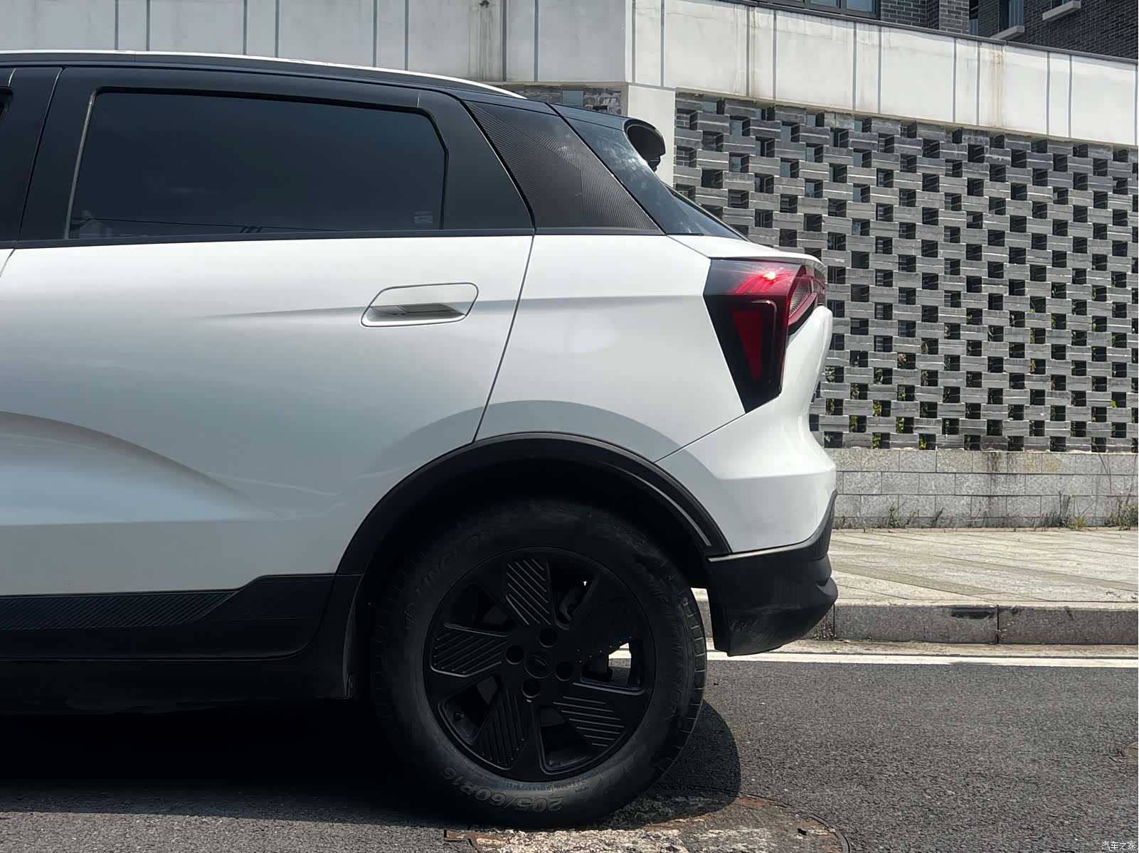 Geely E, 2022 15