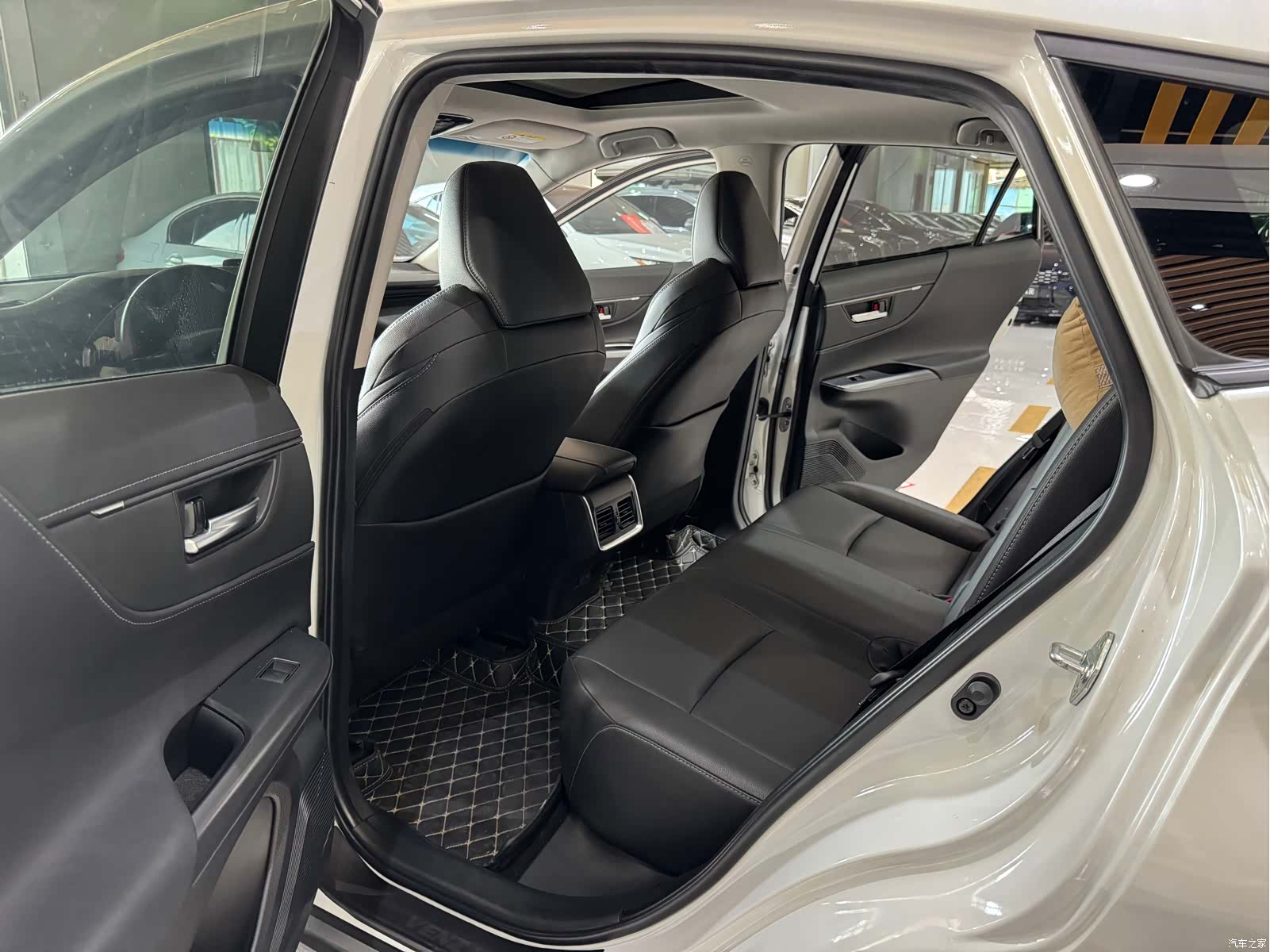 Toyota Venza, 2023 11