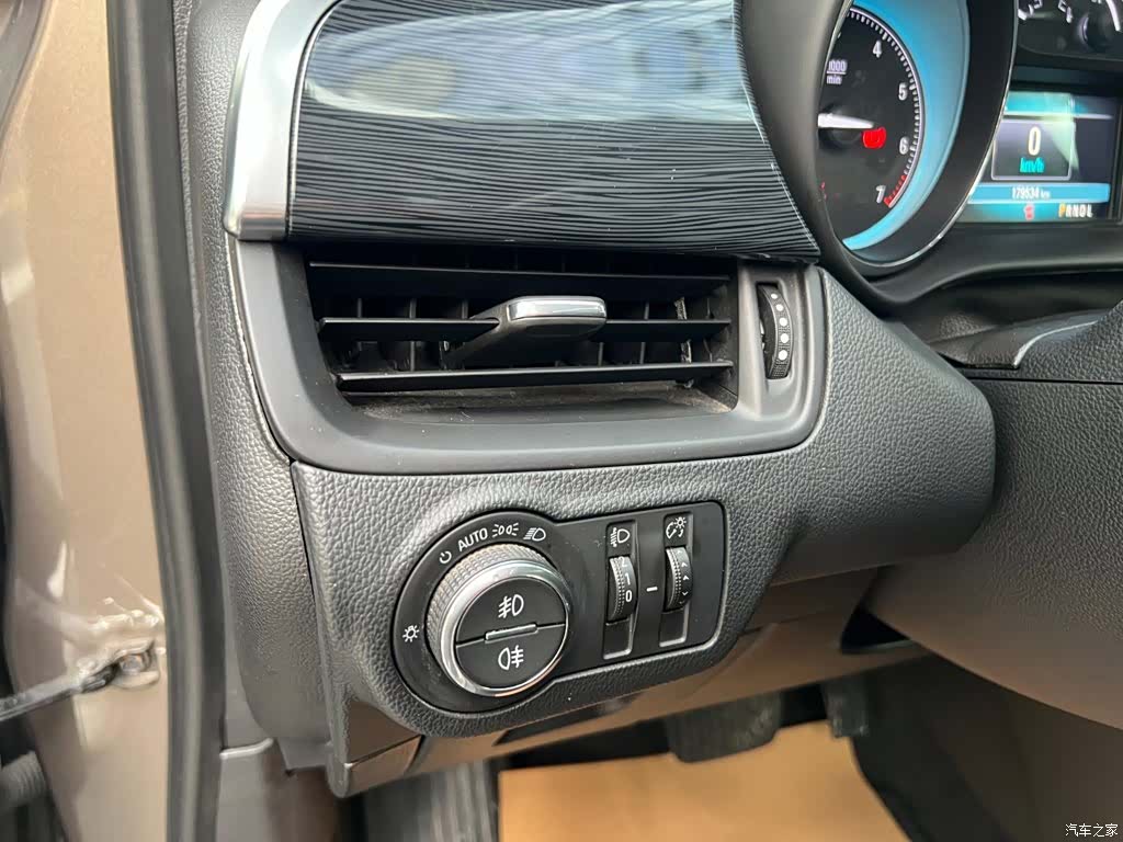 Buick Envision Plus, 2016 8