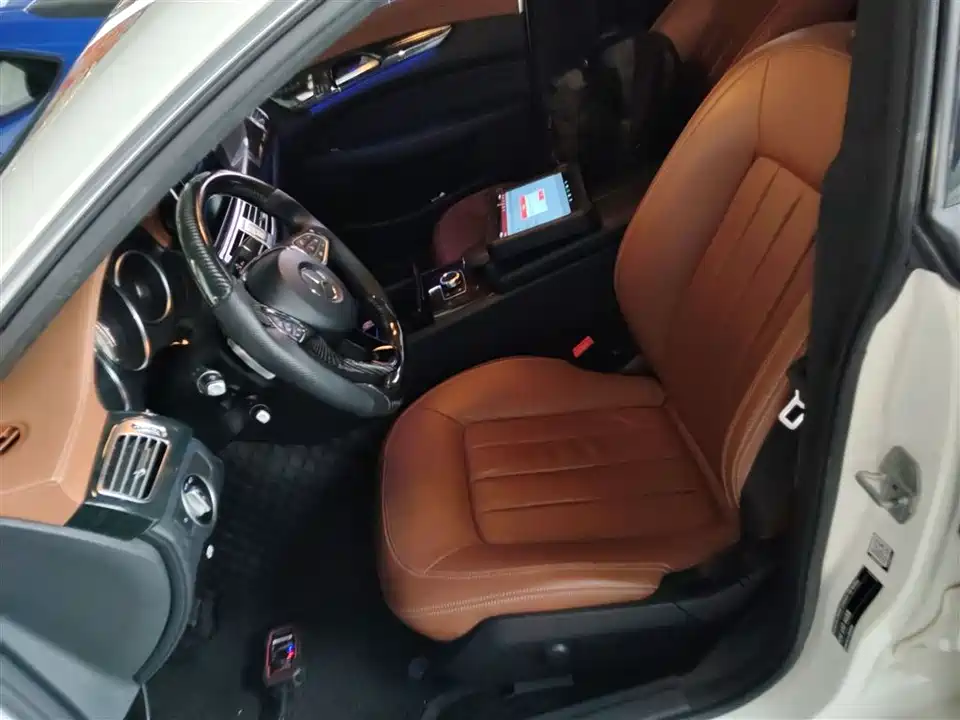 Mercedes-Benz CLS Mercedes-Benz CLS