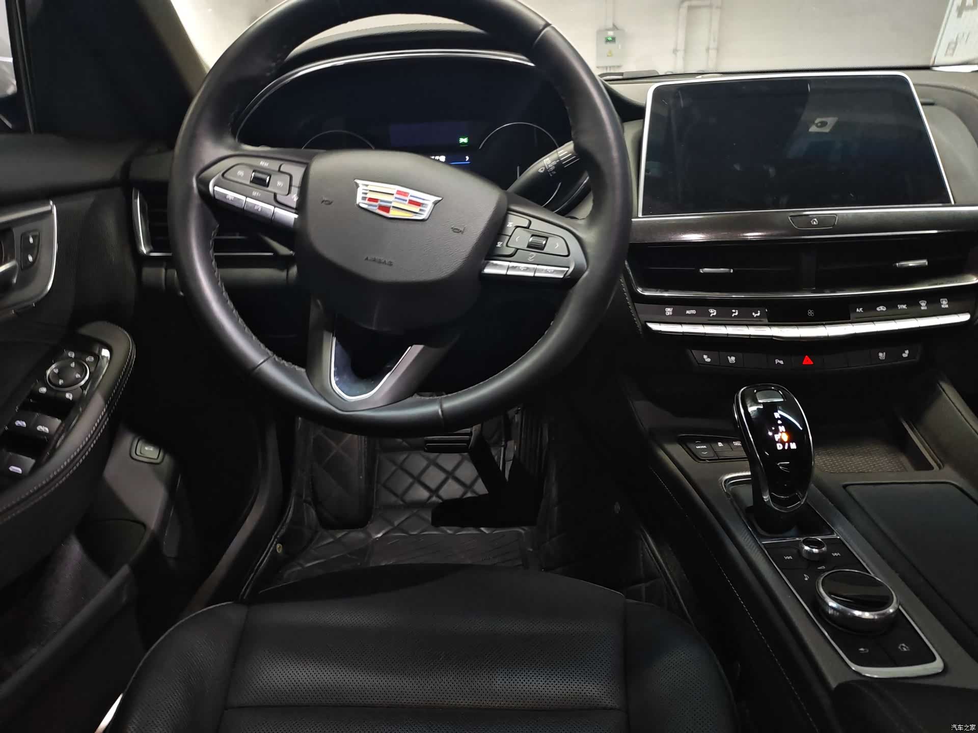 Cadillac CT5, 2022 все фото