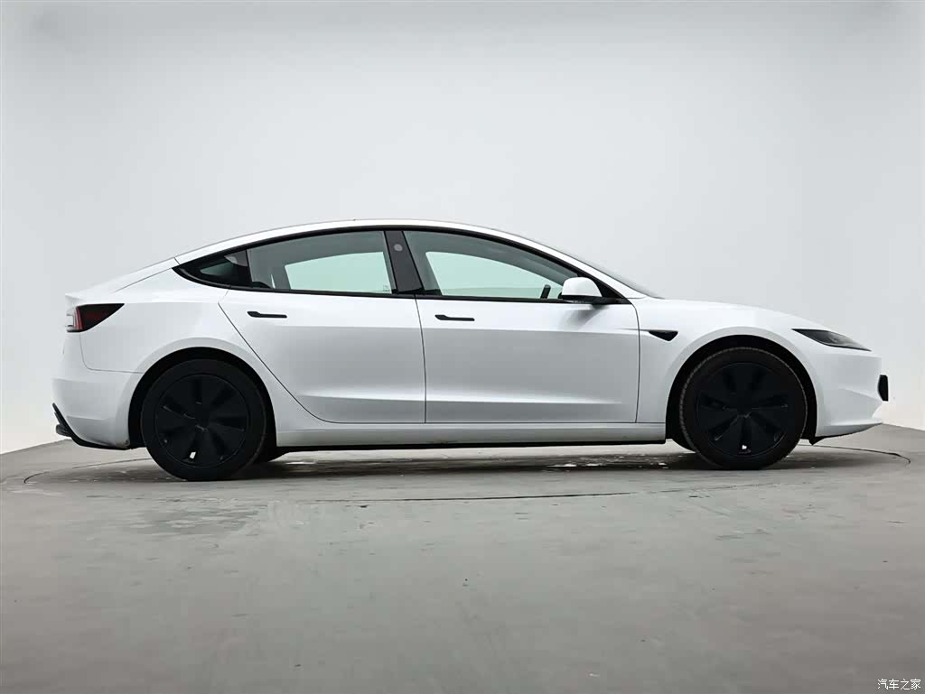 Tesla Model 3, 2025 6