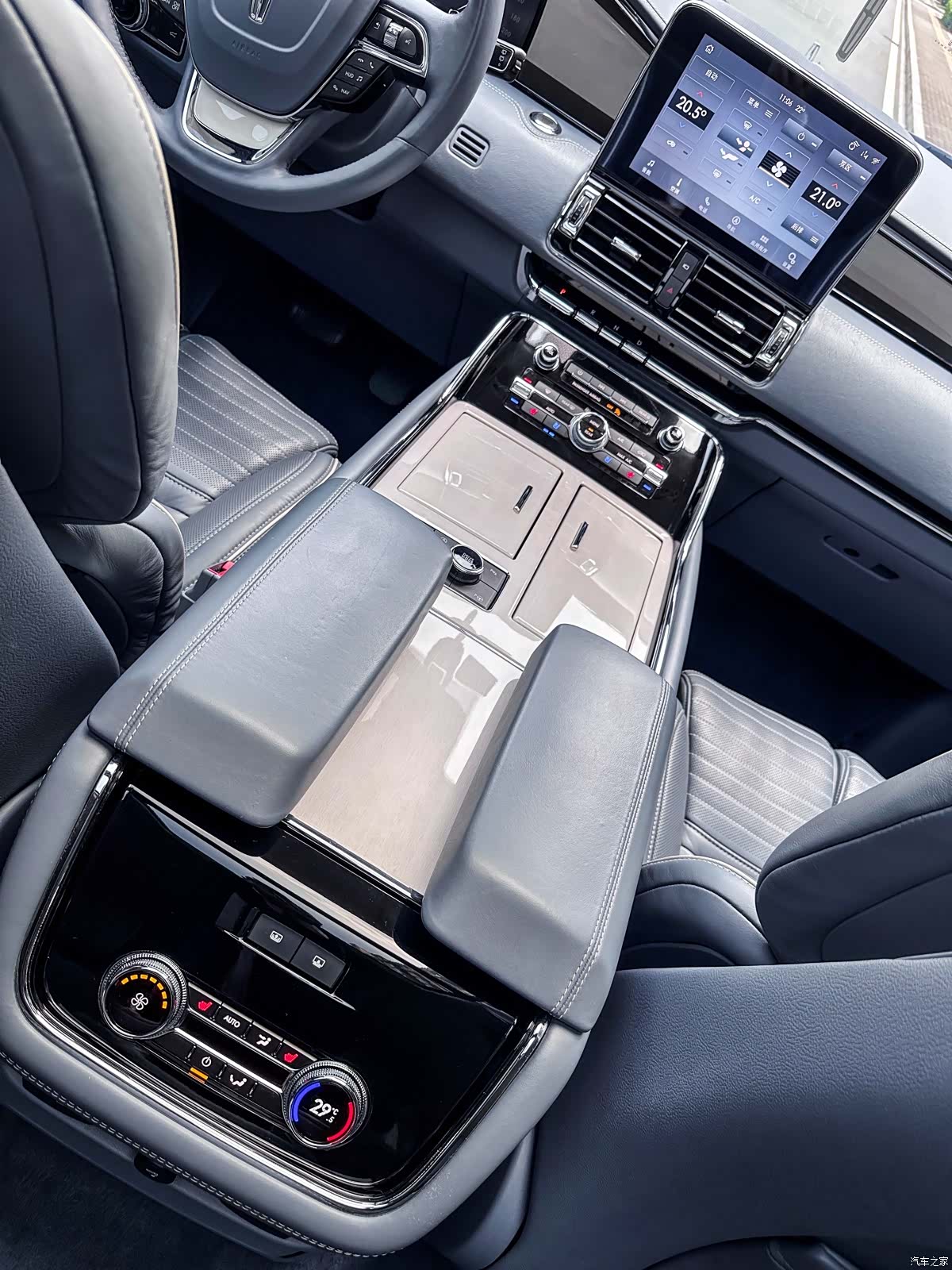 Lincoln Navigator, 2020 8