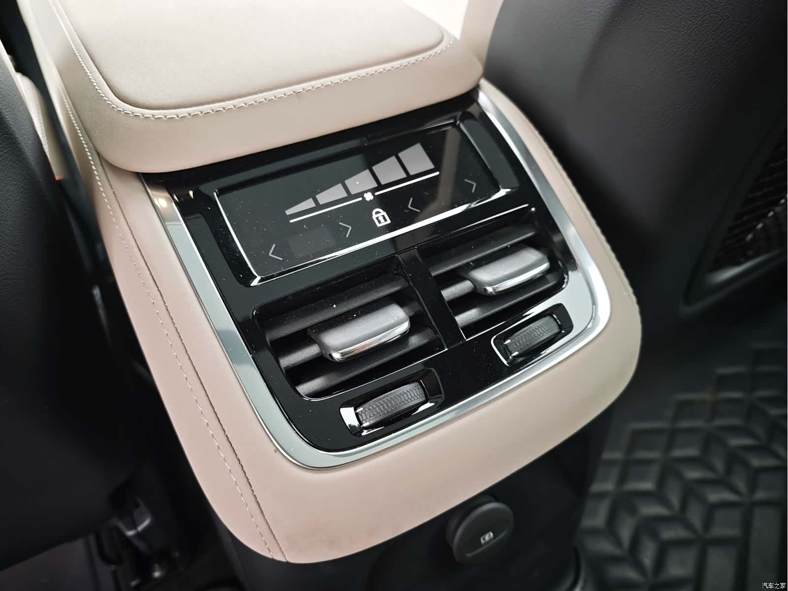 Volvo XC90, 2025 15