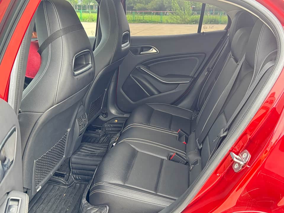 Mercedes-Benz GLA Mercedes-Benz GLA