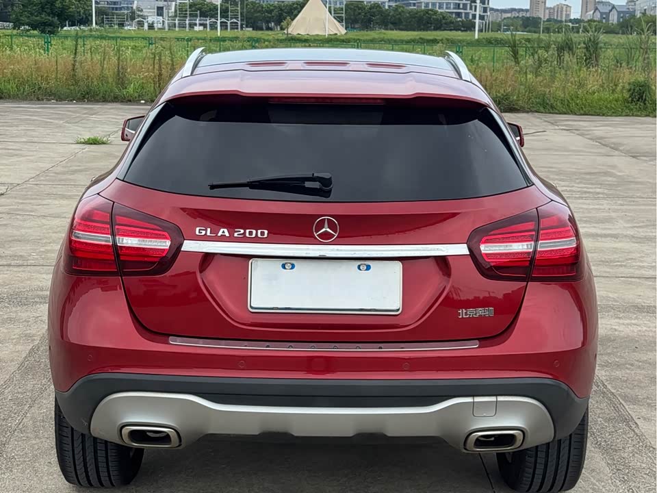 Mercedes-Benz GLA Mercedes-Benz GLA