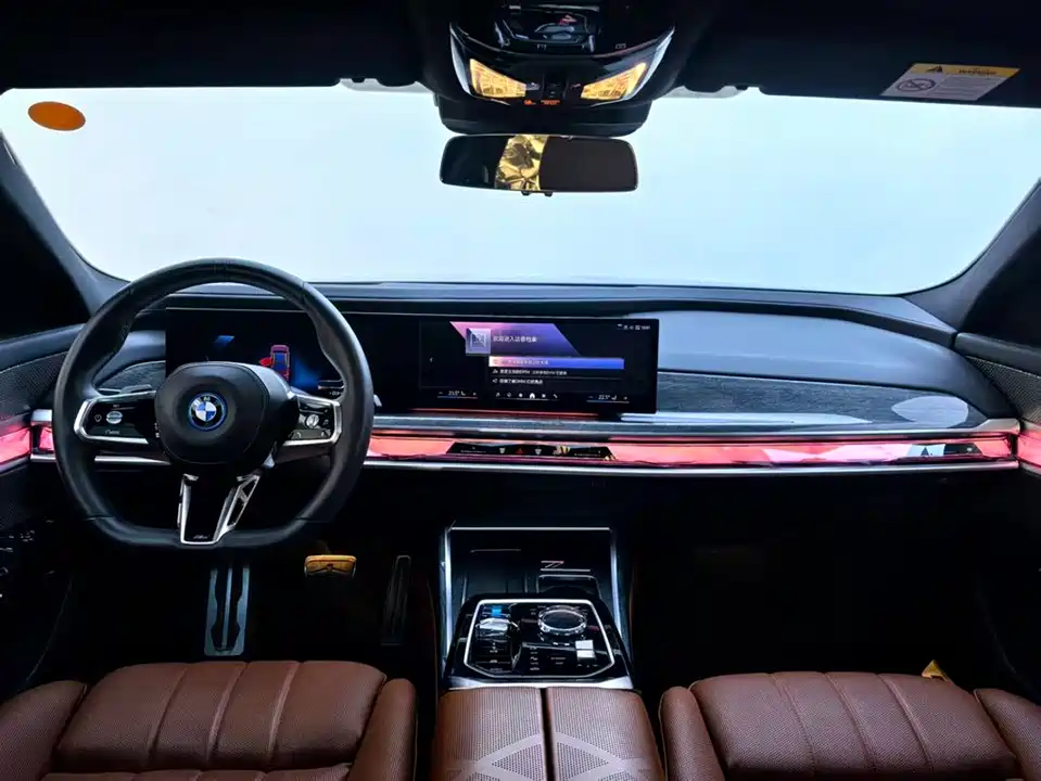 BMW i7