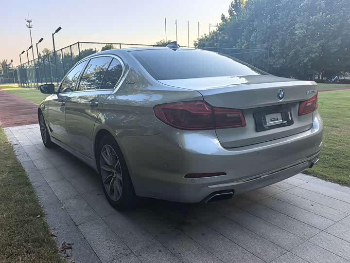 BMW 5 Series xin neng yuan 2019 530Le hao hua tao zhuang