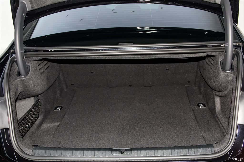 Audi A7L, 2025 14