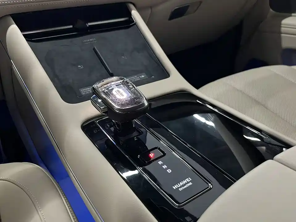 AITO Ask the world M7