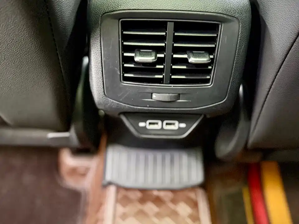 Volkswagen T-ROC exploring Songs