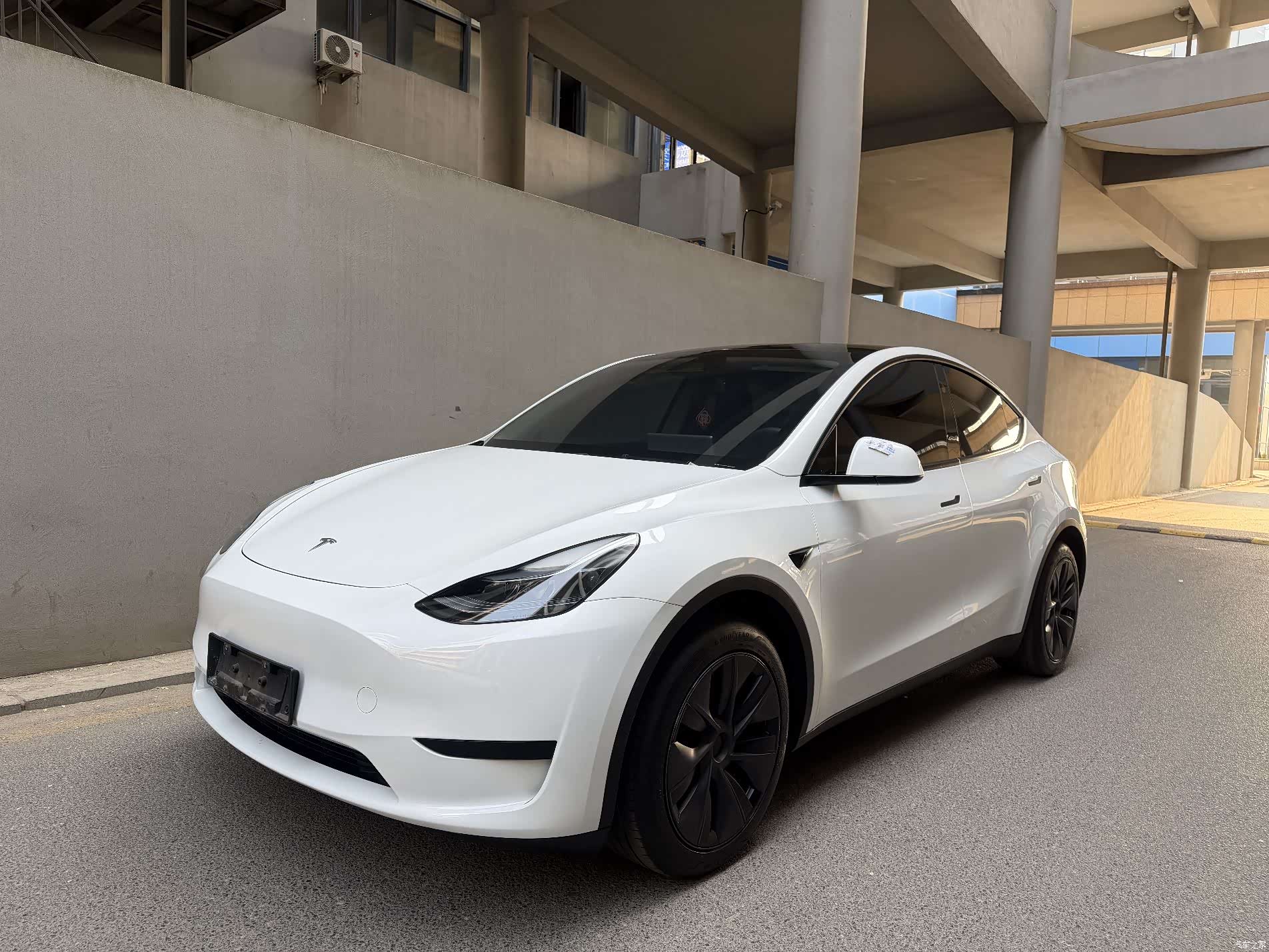 Tesla Model Y, 2024 1