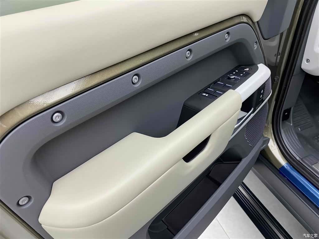 Land Rover Defender, 2022 7