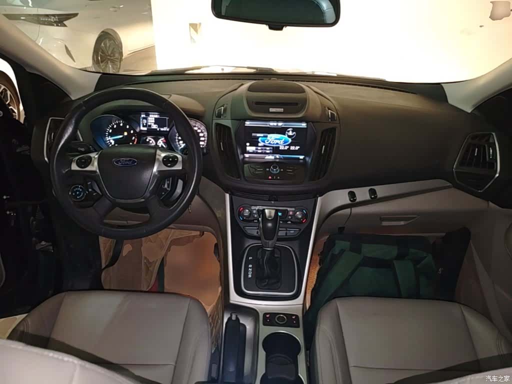 Ford Kuga, 2015 10