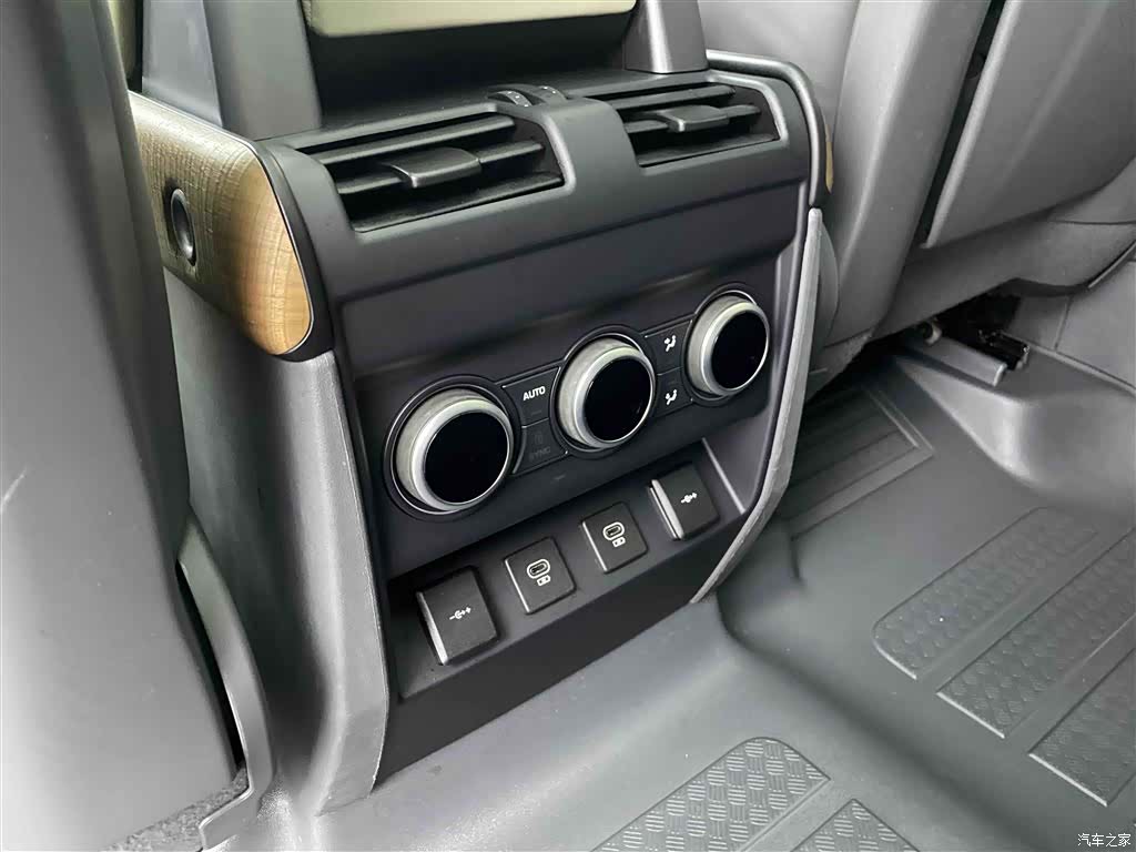 Land Rover Defender, 2022 16