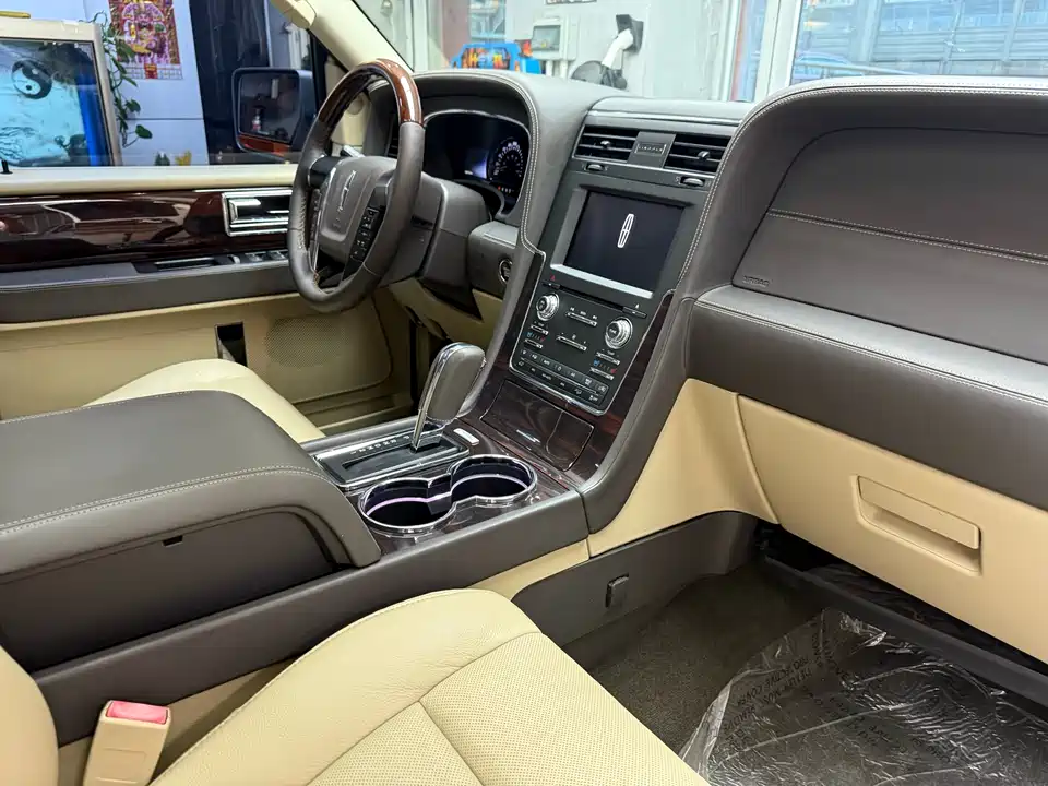 Lincoln Navigator