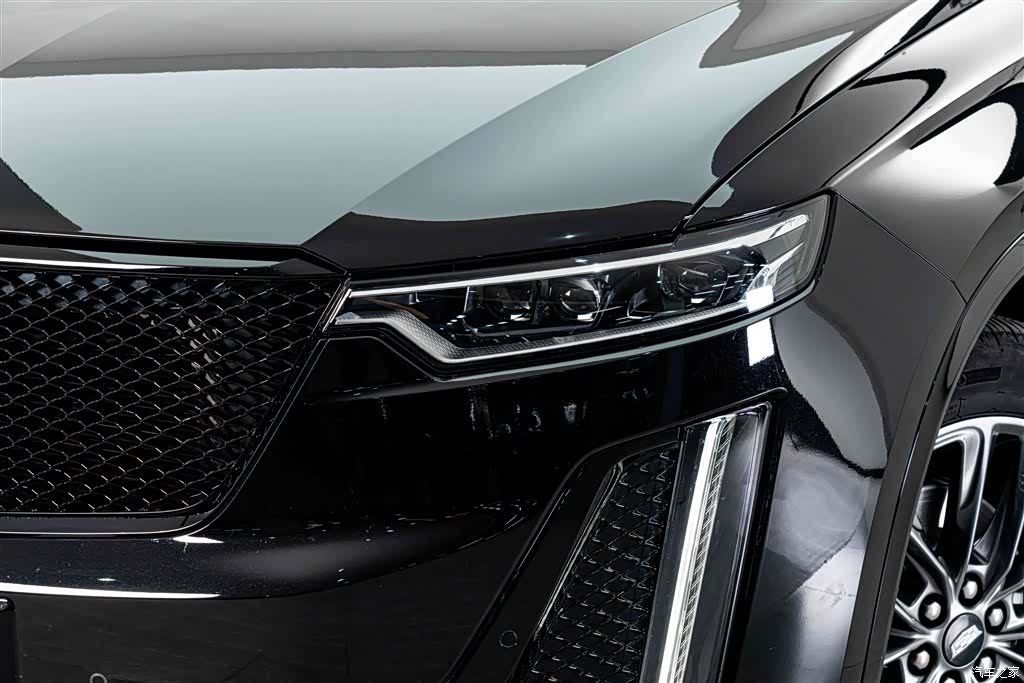 Cadillac XT6, 2025 4
