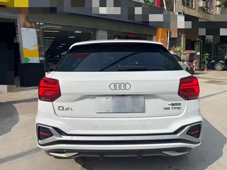 Audi Q2L