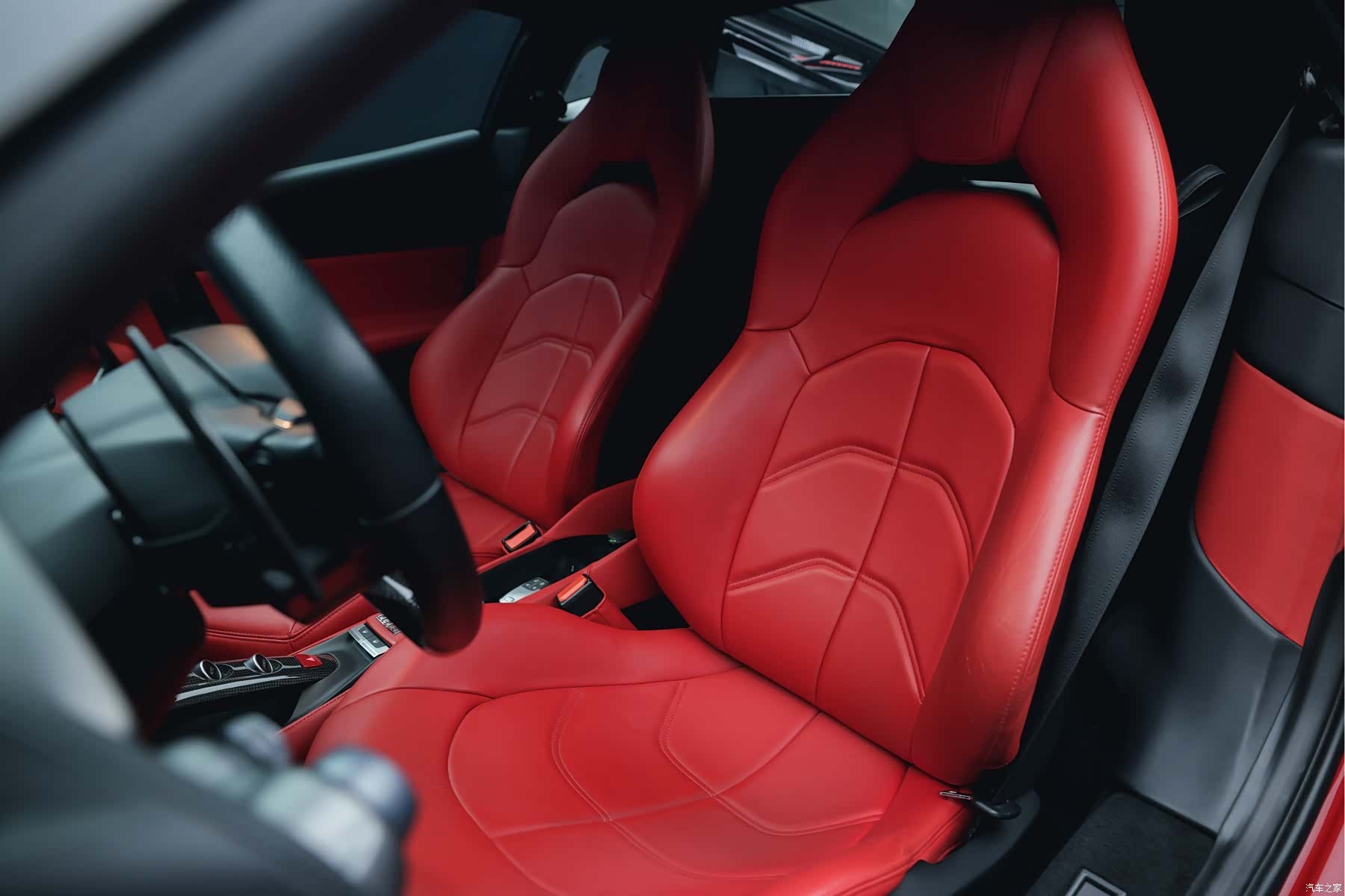 Ferrari 488, 2019 15