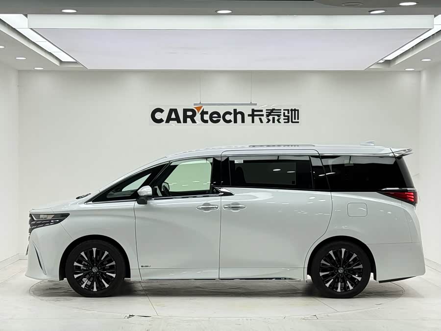 Toyota Alphard 2023, фото 2