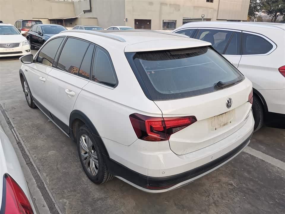 Volkswagen C-TREK Wei Collar