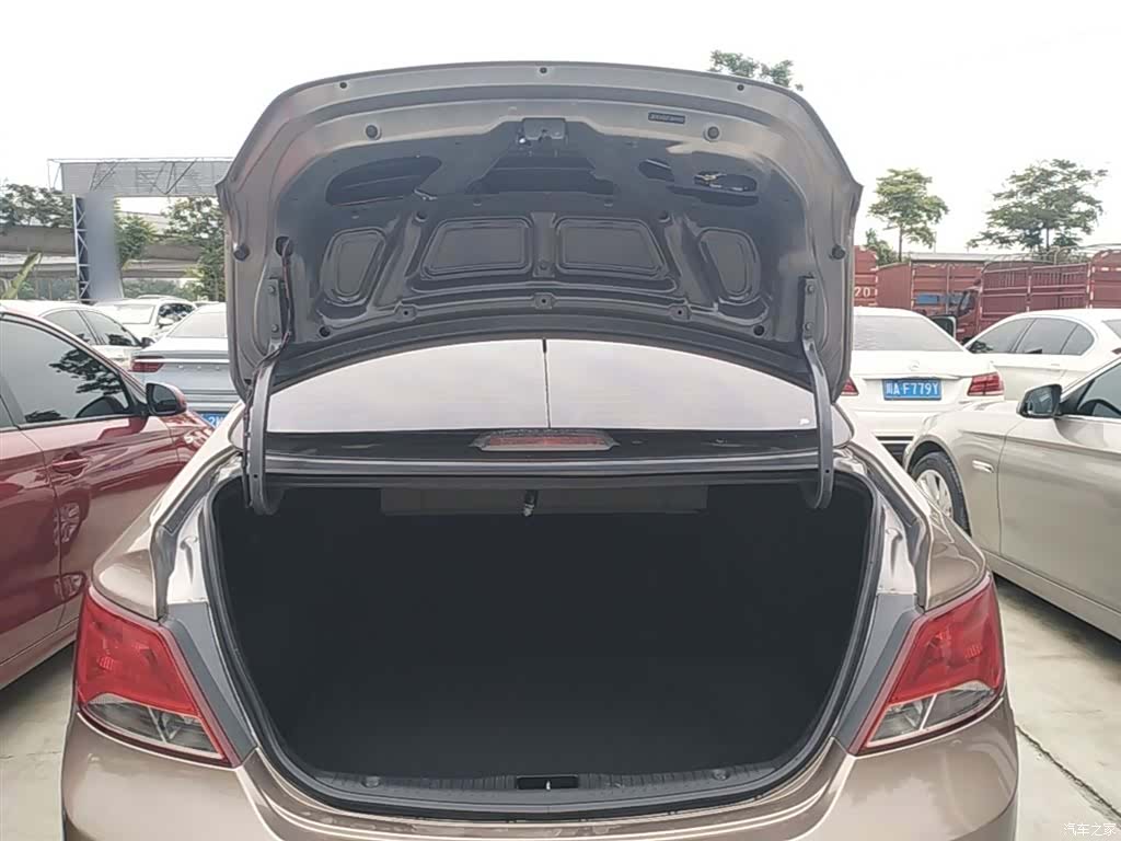 Hyundai GLS, 2015 19