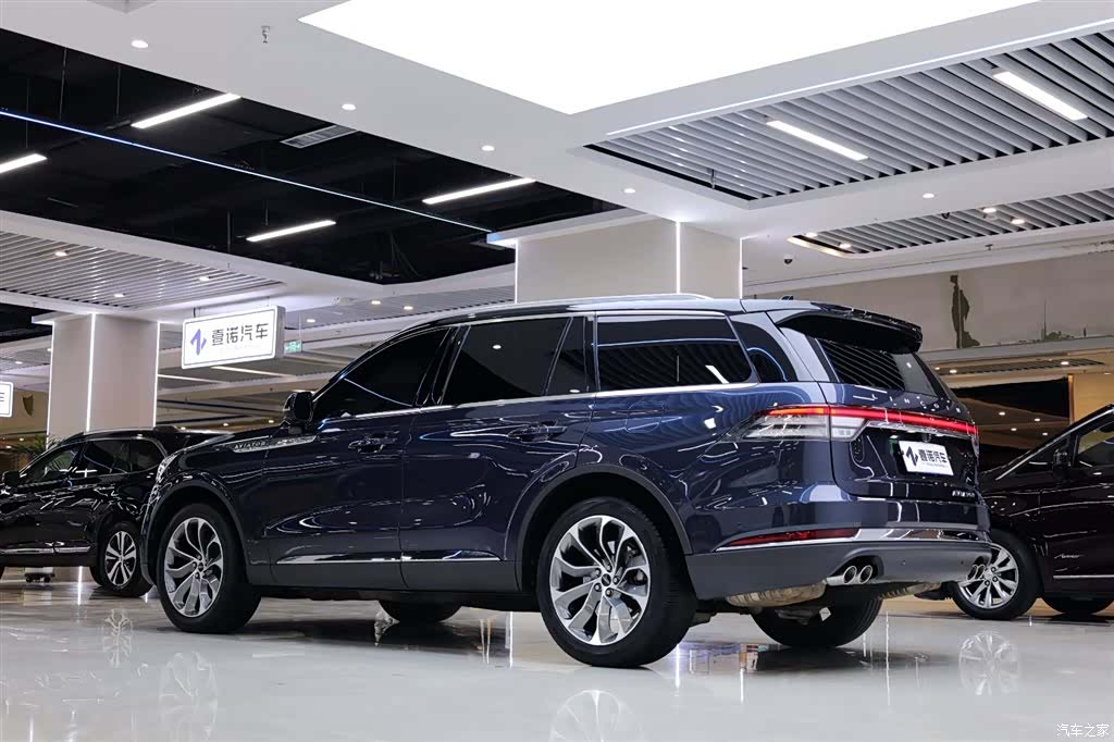 Lincoln Aviator, 2022 все фото