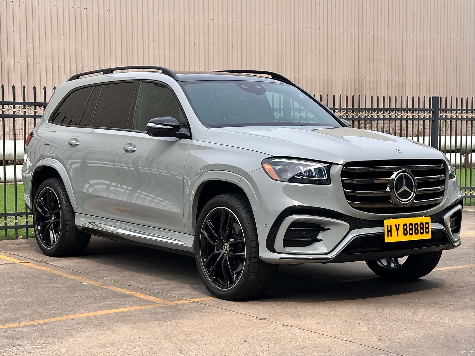 Mercedes-Benz GLS, 2024 3