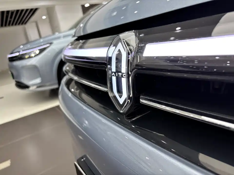 AITO Ask the world M7