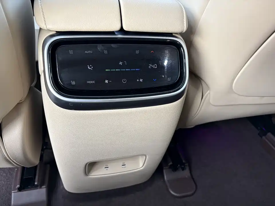 AITO Ask the world M7