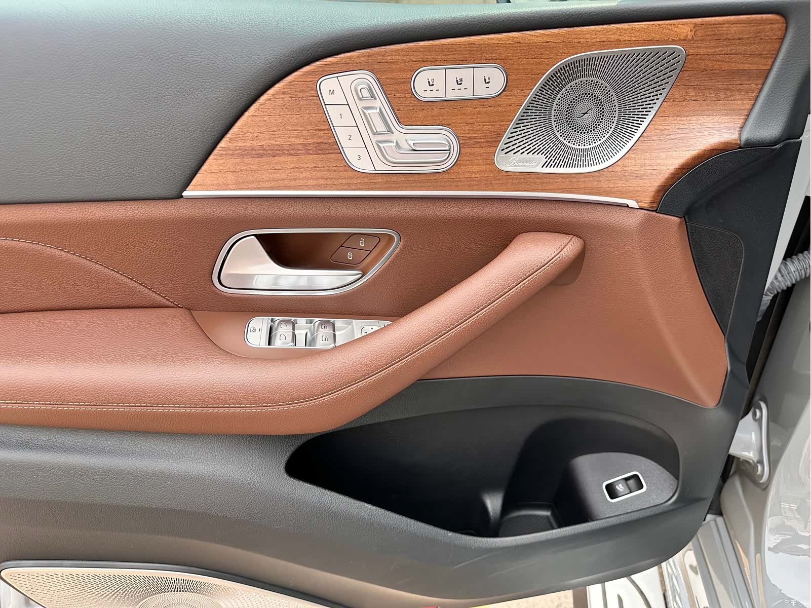 Mercedes-Benz GLS, 2024 11