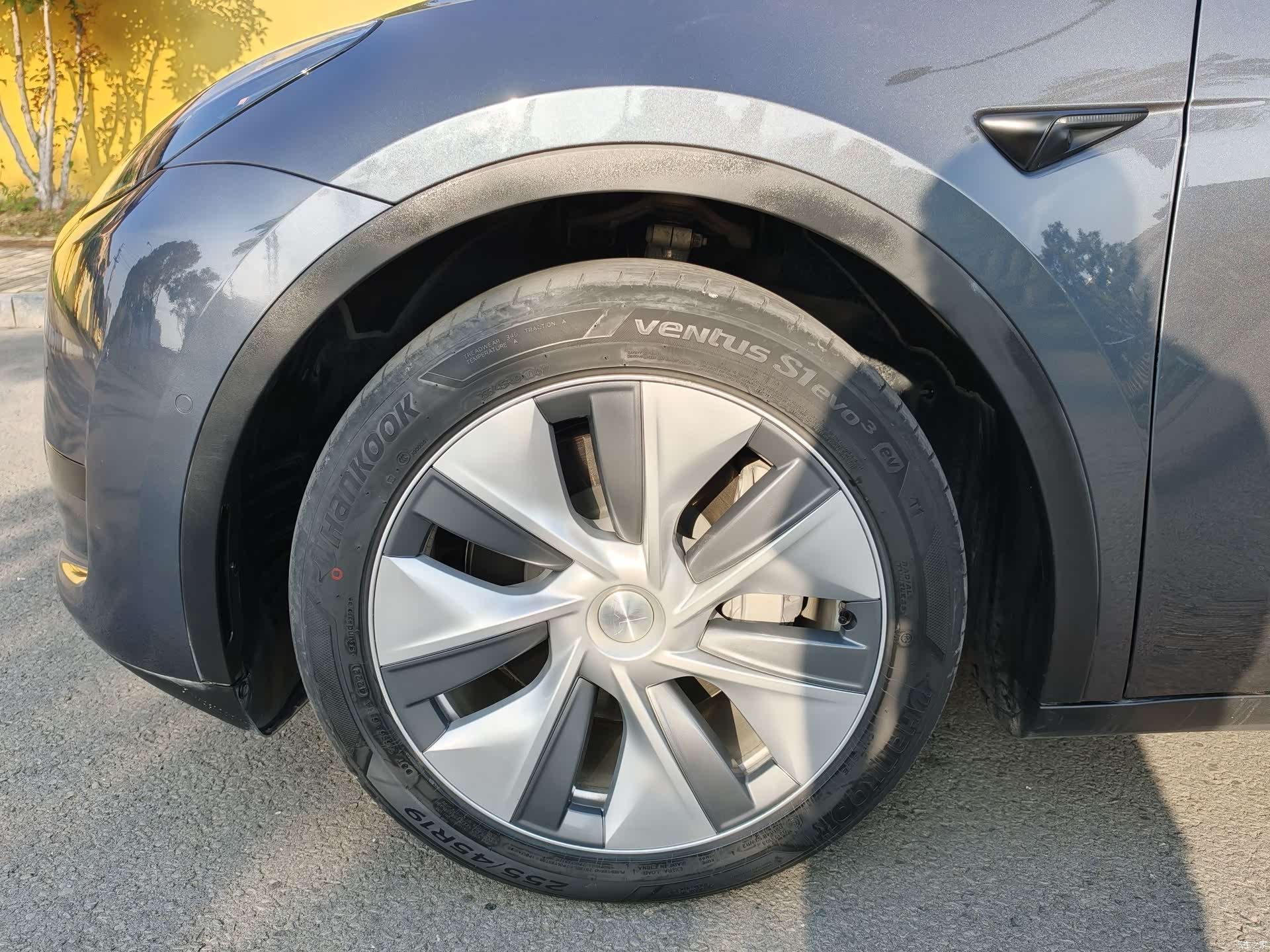 Tesla Model Y, 2023 4