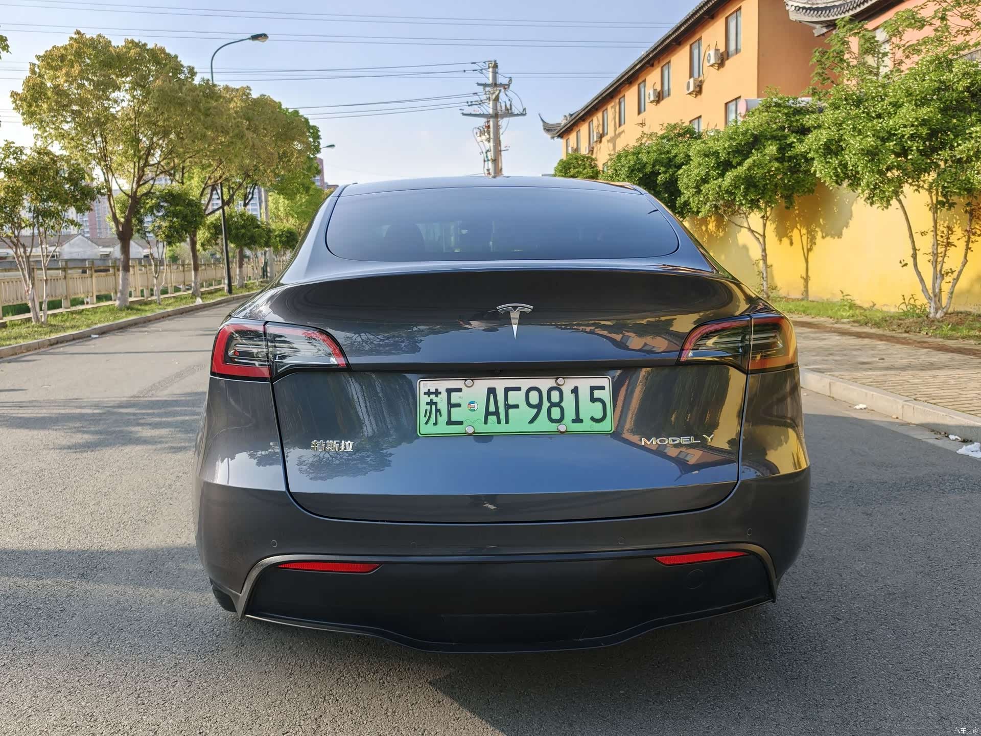 Tesla Model Y, 2023 17