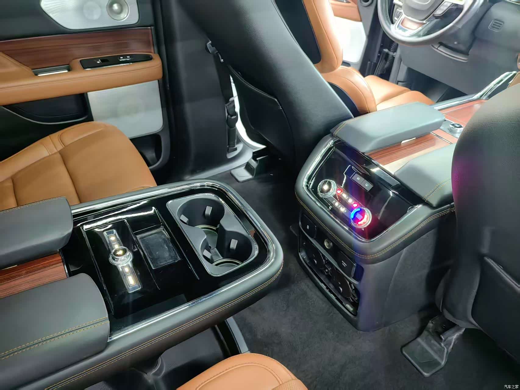 Lincoln Navigator, 2021 11