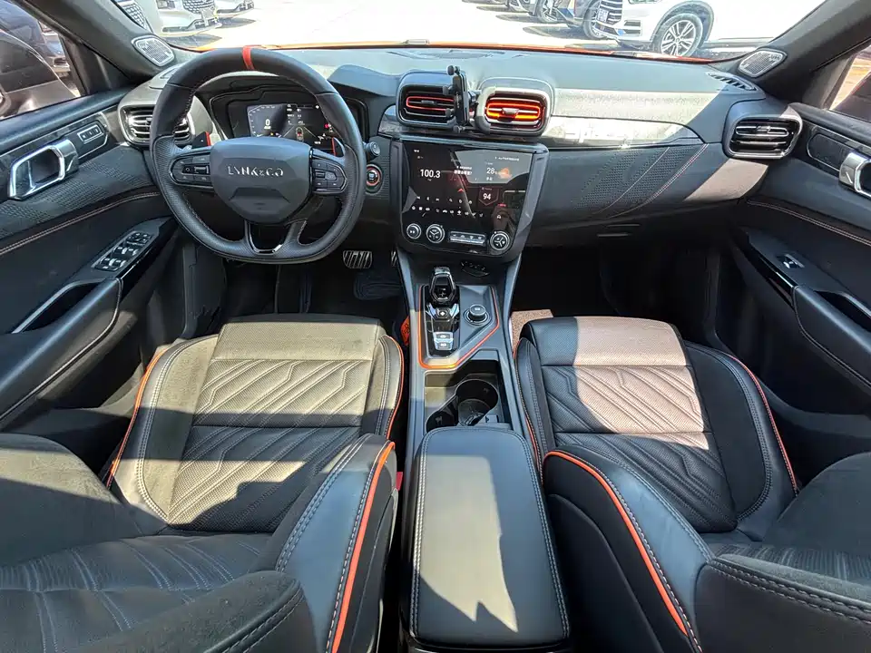 Lynk & Co 02 Hatchback