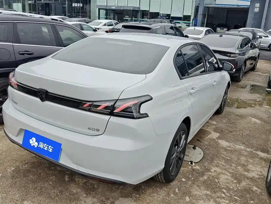 Peugeot 408