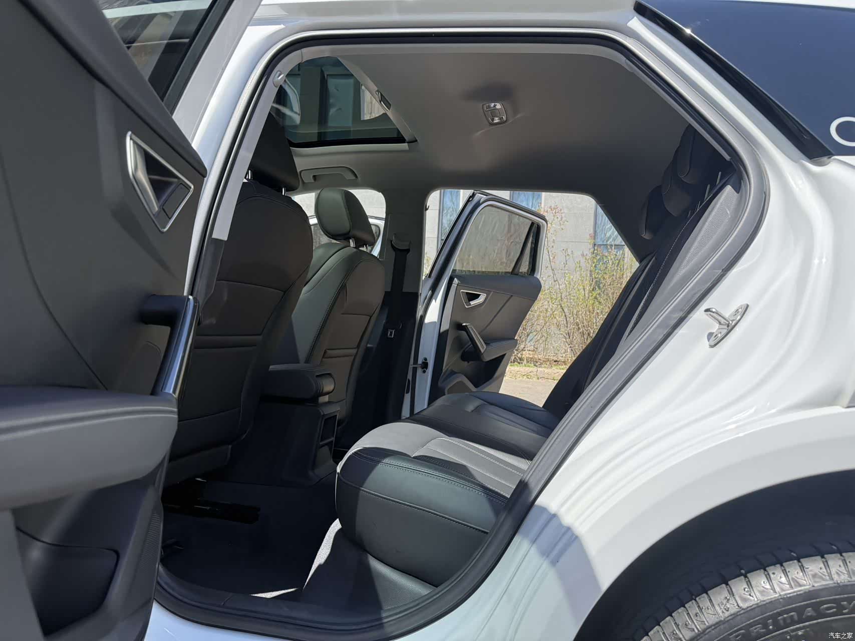 Audi Q2L, 2022 11