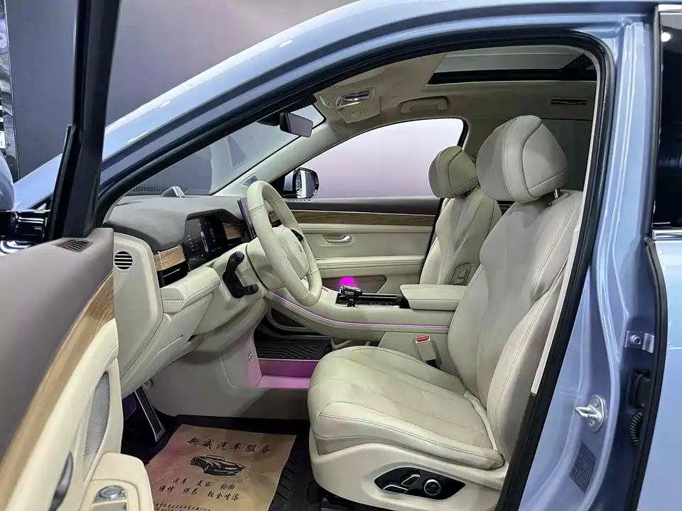 AITO Ask the world M7