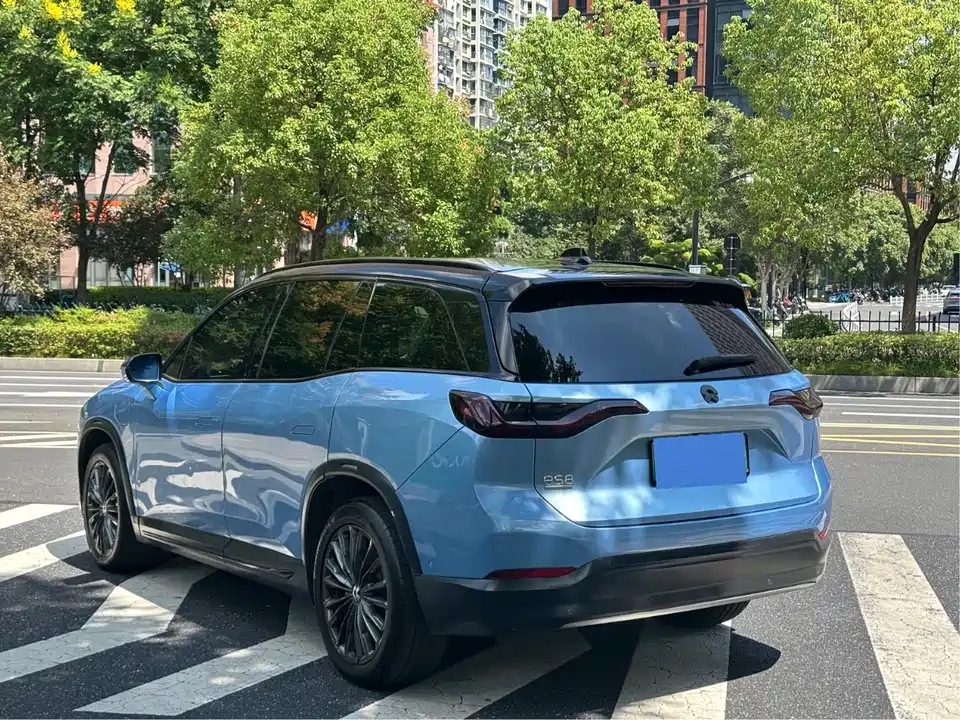 NIO ES8