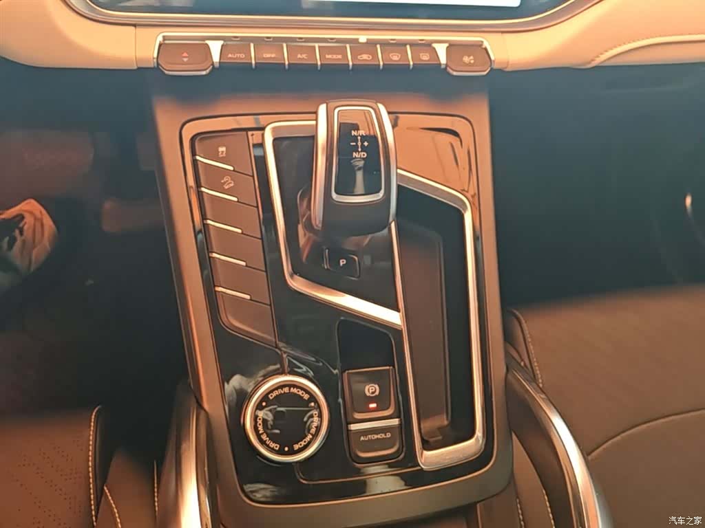 Geely Boyue, 2023 14