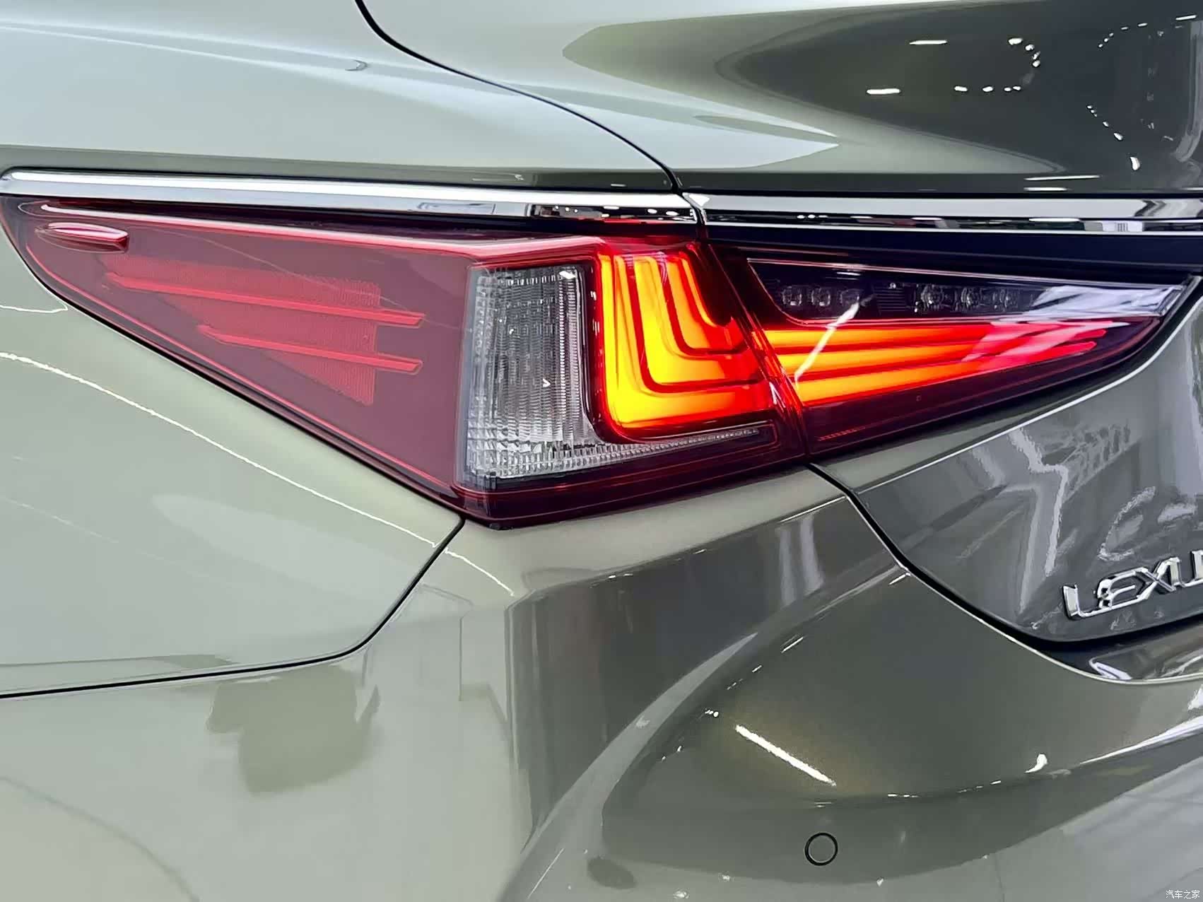 Lexus ES, 2021 15