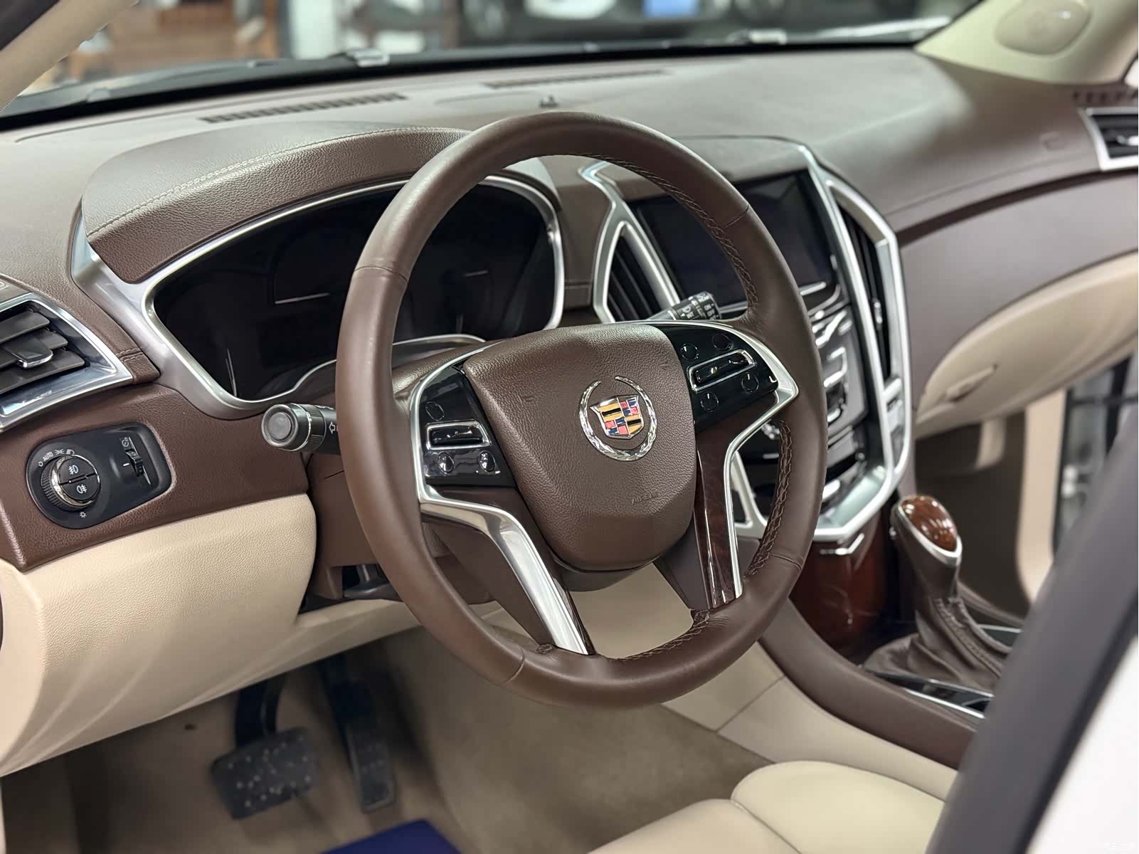 Cadillac SRX, 2015 8