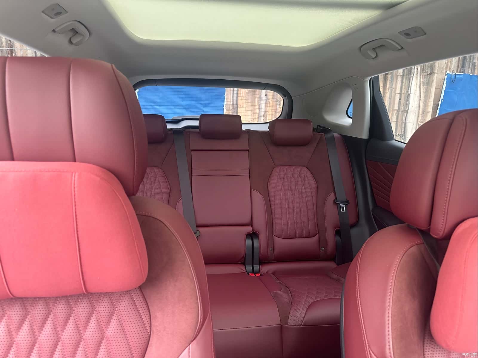 Hongqi HS5, 2023 12