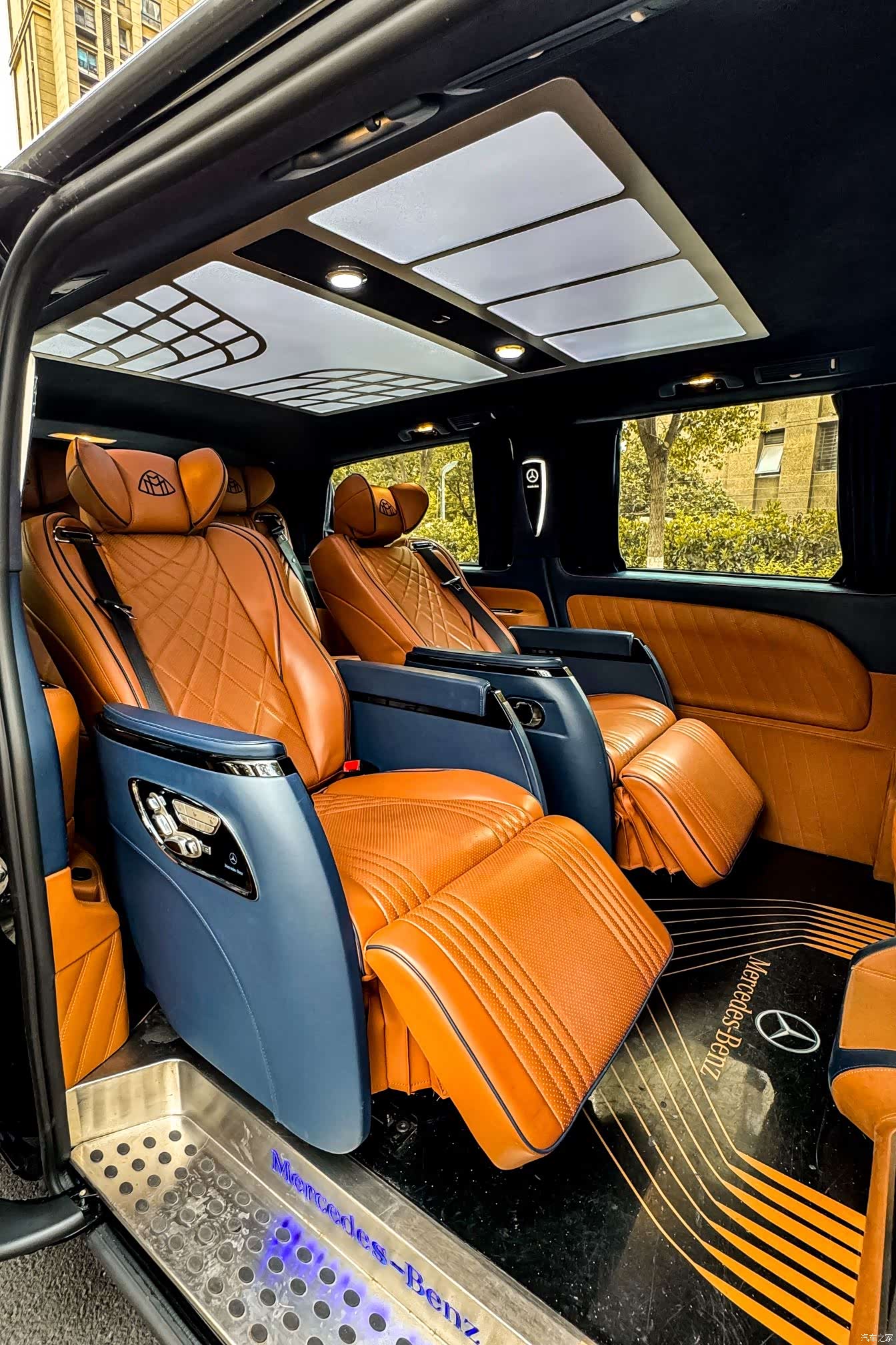 Mercedes-Benz 7, 2022 10