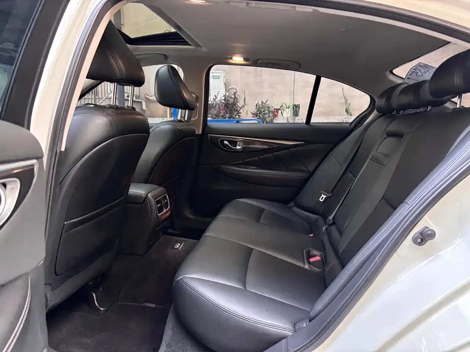 Infiniti Q50L