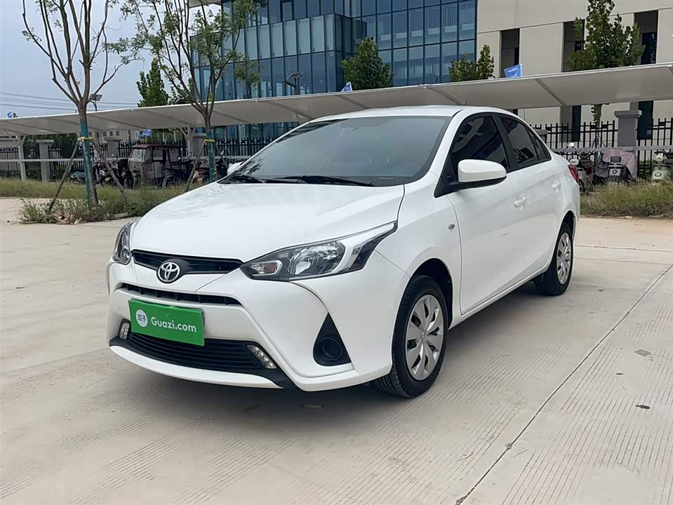 Toyota YARiS L to enjoy