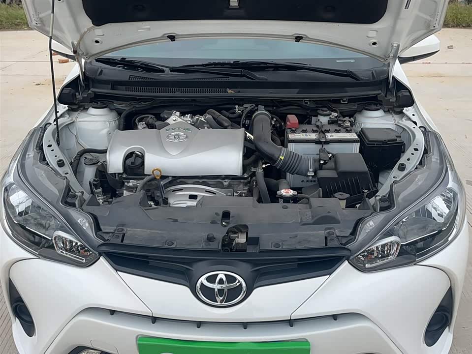 Toyota YARiS L to enjoy