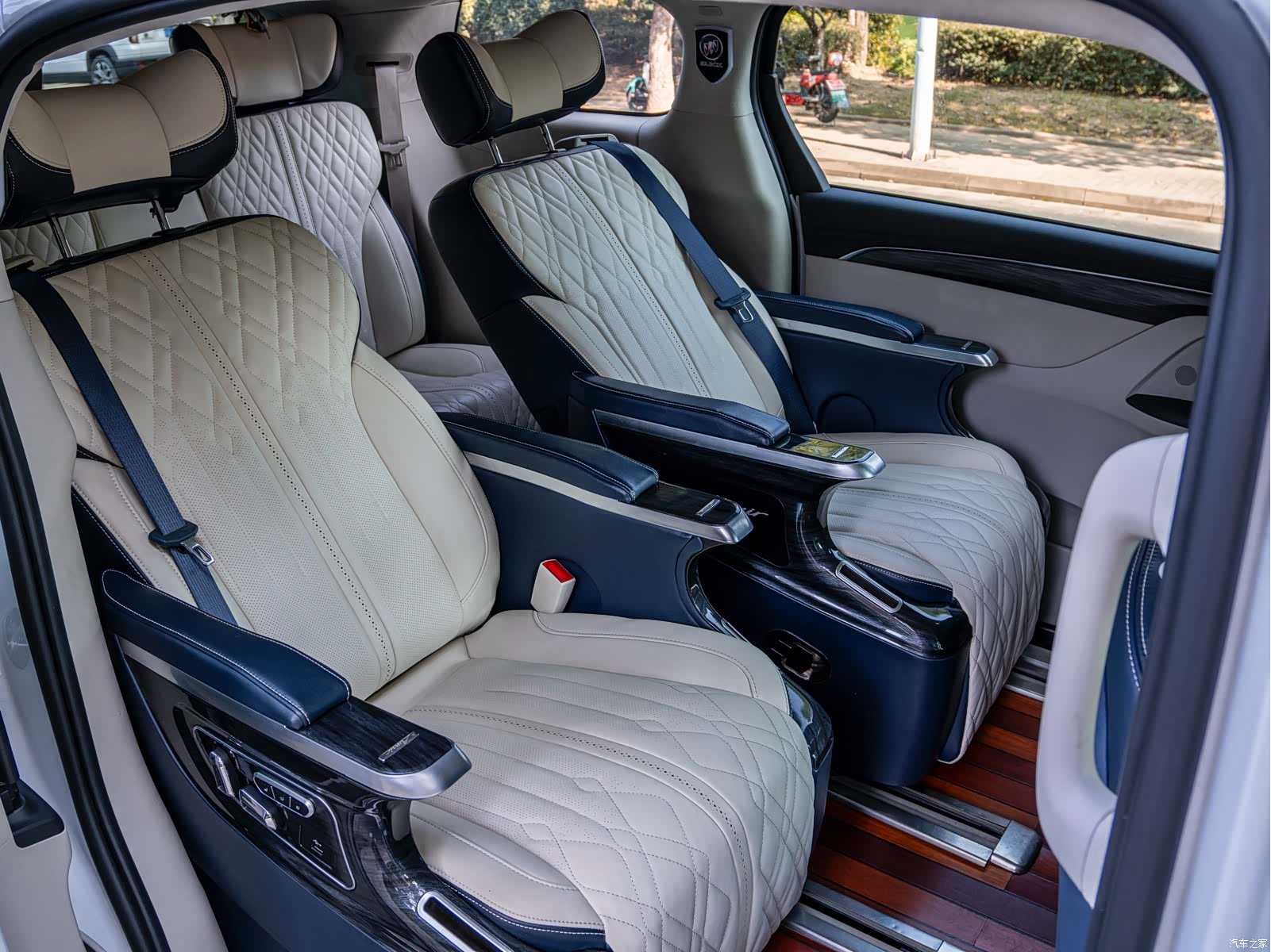 Buick GL8, 2021 10